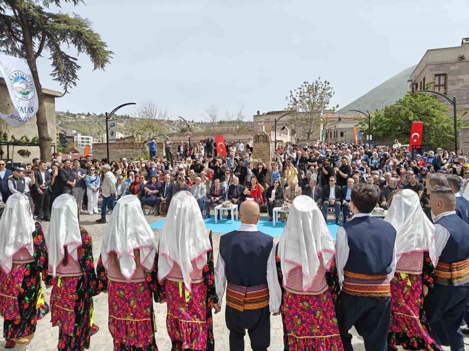 Talas’ta Türkçe Sokağı açıldı