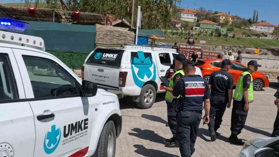 Dede ile torunu fotoğraf çektirirken Melendiz Çayı’na düştü