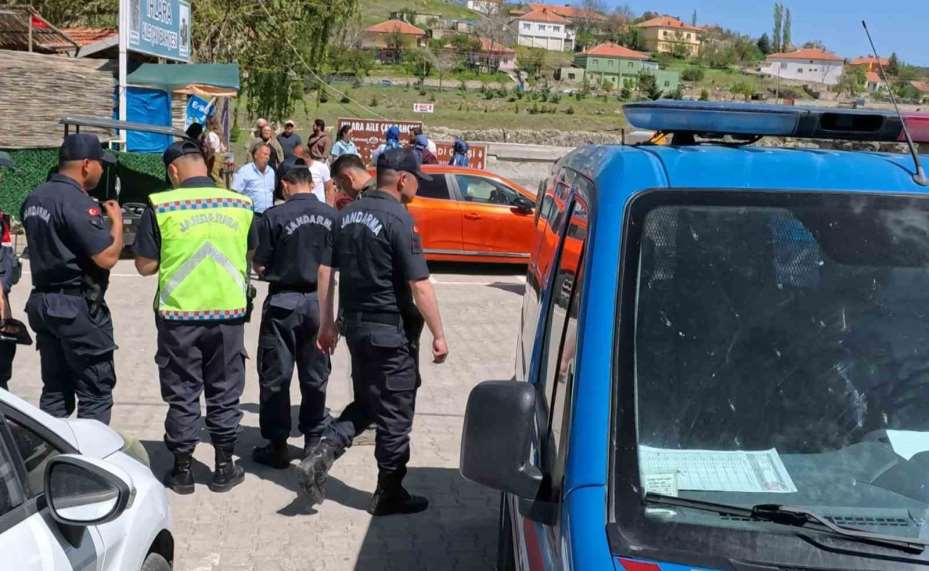 Dede ile torunu fotoğraf çektirirken Melendiz Çayı’na düştü