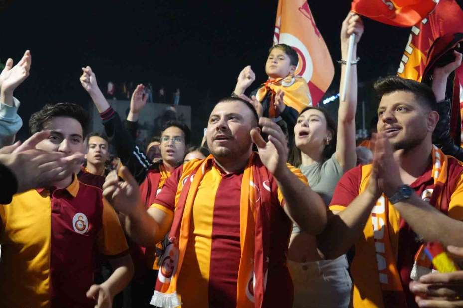 Galatasaray’ın şampiyonluğu Ankara’da coşkuyla kutlandı