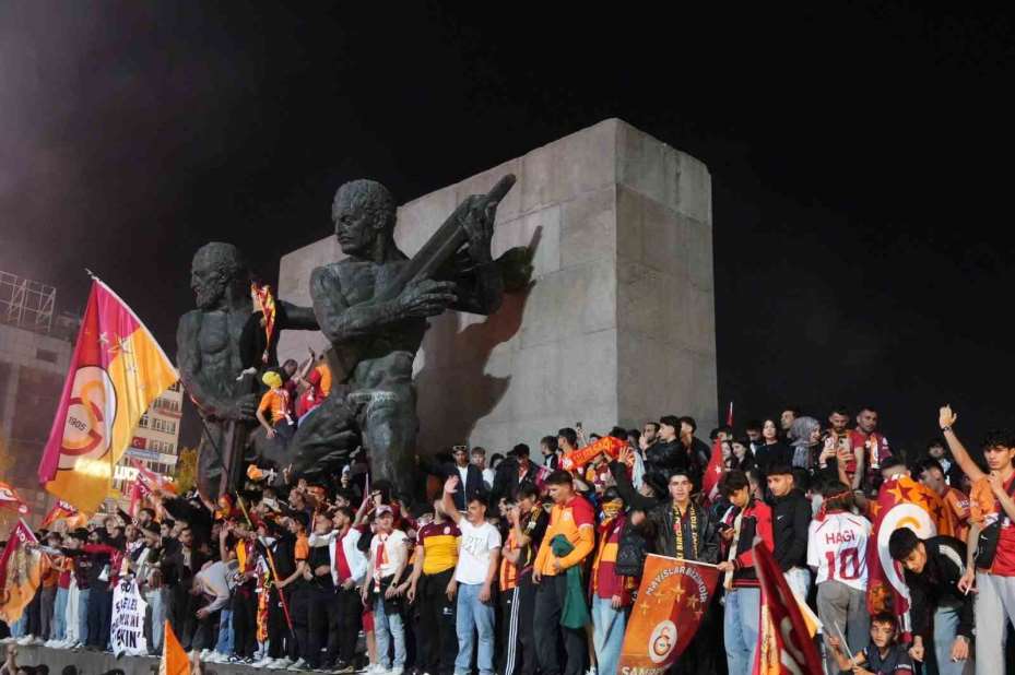 Galatasaray’ın şampiyonluğu Ankara’da coşkuyla kutlandı