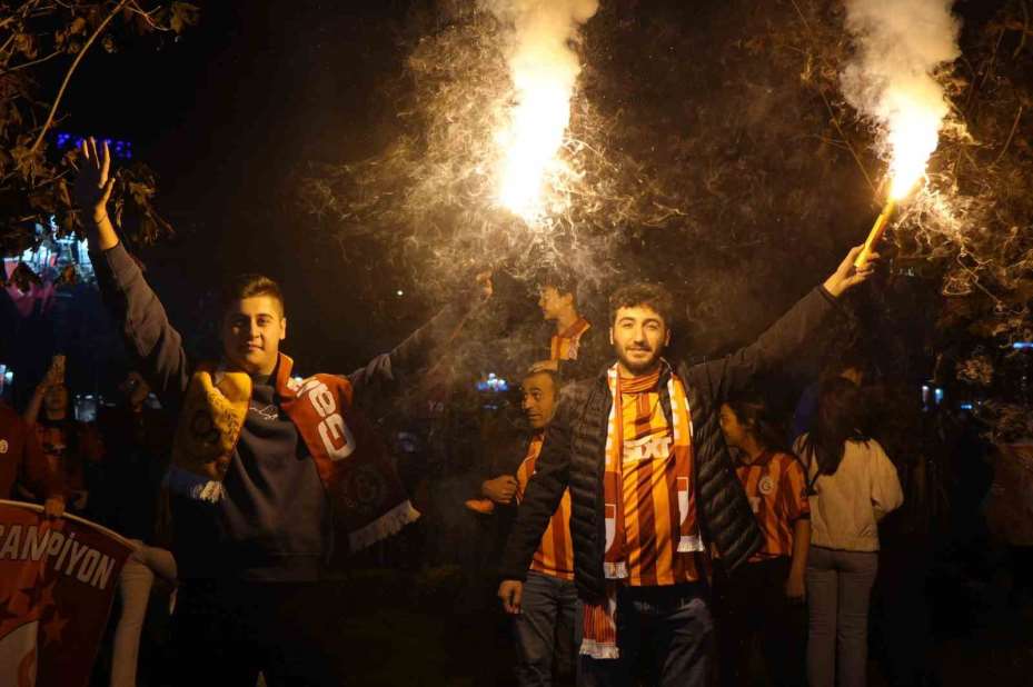 Galatasaray’ın şampiyonluğu Ankara’da coşkuyla kutlandı