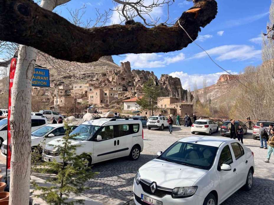 Bu mahalle nüfusunun 675 katı turist ağırladı