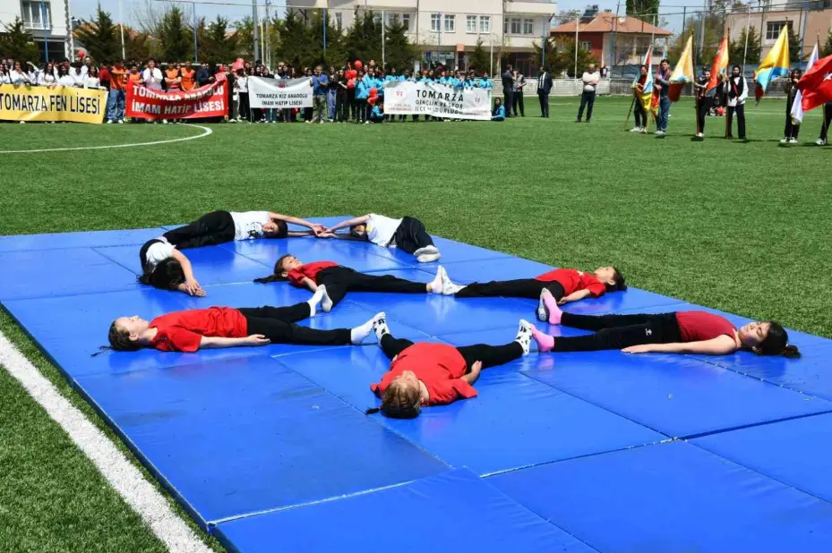 Tomarza’da 19 Mayıs coşkuyla kutlandı