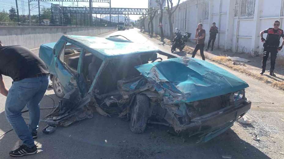 Karaman’da takla atan Tofaş demir yığınına döndü