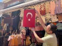 19 Mayıs’ta dükkânlar Türk bayraklarıyla donatıldı