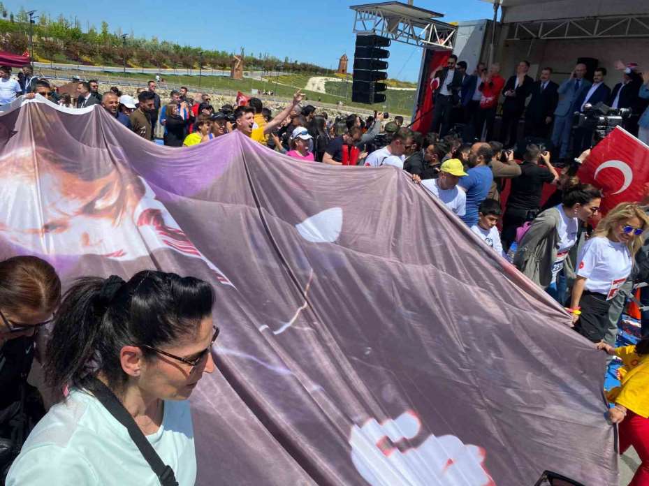 Ankara’da ‘19 Mayıs Yarı Maratonu ve Halk Koşusu’ düzenlendi