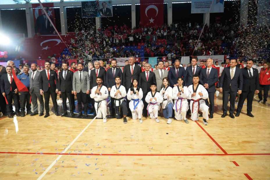Niğde’de 19 Mayıs düzenlenen programla kutlandı