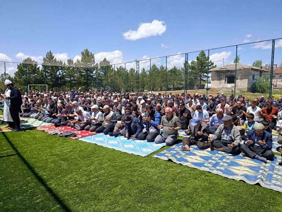 Hüyük ve Derbent’te çiftçiler yağmur duasında buluştu