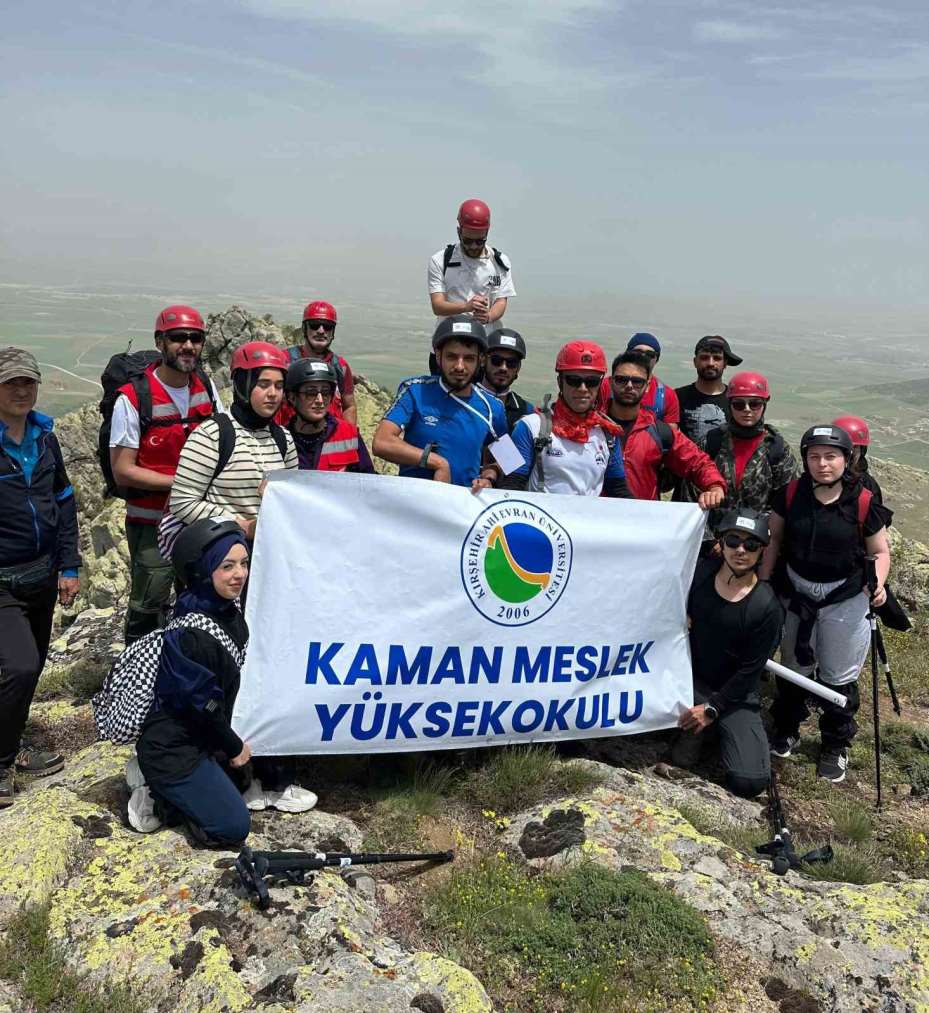 Dağcılar 19 Mayıs’ı bin 530 rakımlı zirvede kutladı