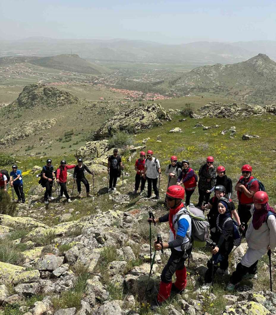 Dağcılar 19 Mayıs’ı bin 530 rakımlı zirvede kutladı