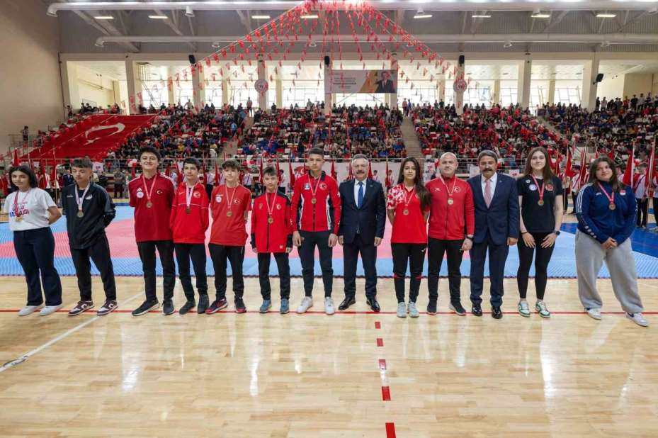 Eskişehir’de 19 Mayıs Atatürk’ü Anma, Gençlik ve Spor Bayramı coşkuyla kutlandı