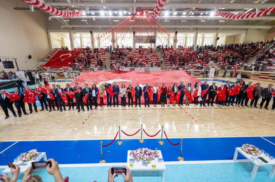 Eskişehir’de 19 Mayıs Atatürk’ü Anma, Gençlik ve Spor Bayramı coşkuyla kutlandı