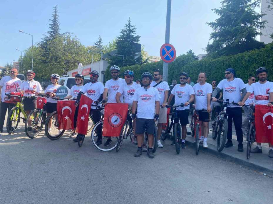 ÜNİPERSEN üyeleri Eskişehir’den Ankara’ya pedal çevirdi