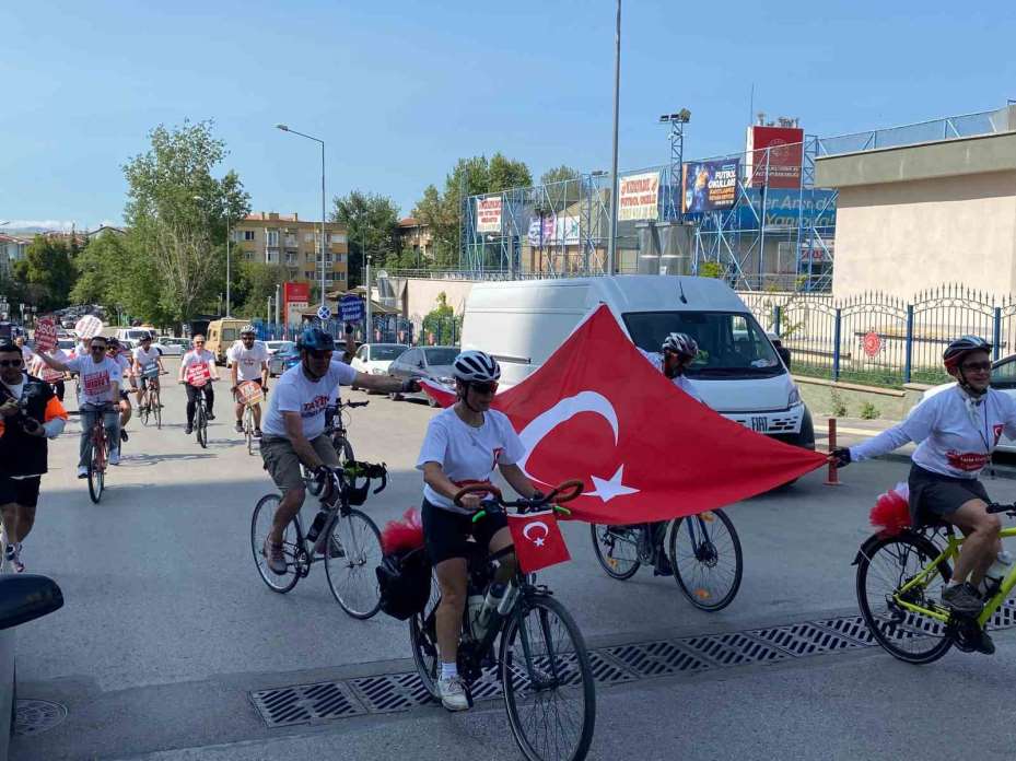 ÜNİPERSEN üyeleri Eskişehir’den Ankara’ya pedal çevirdi