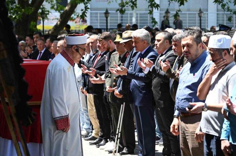 Kalp krizinden hayatını kaybeden Emniyet Müdürü Canpolat Kırıkkale’de toprağa verildi