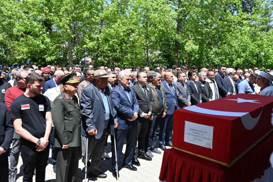 Kalp krizinden hayatını kaybeden Emniyet Müdürü Canpolat Kırıkkale’de toprağa verildi