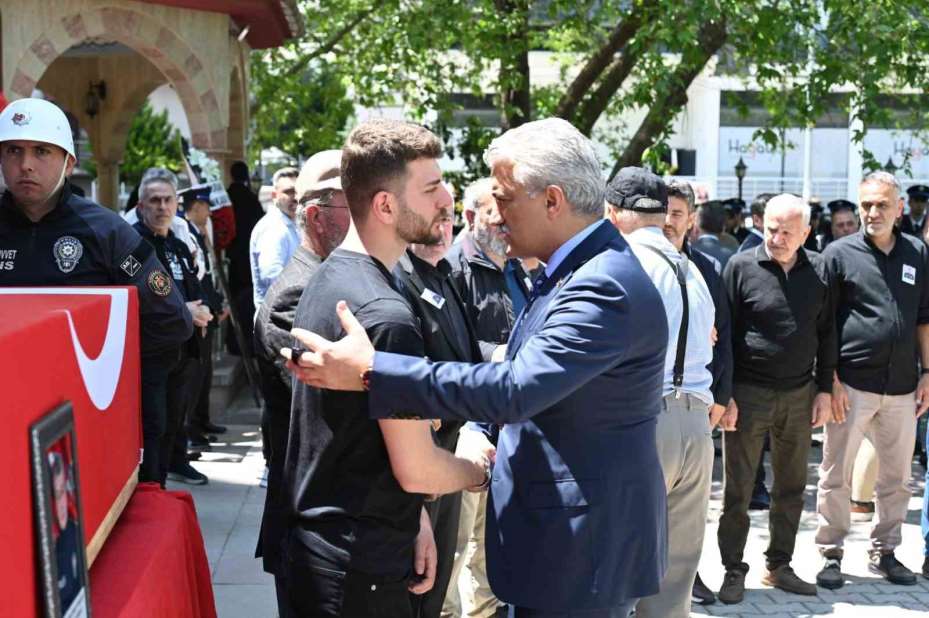 Kalp krizinden hayatını kaybeden Emniyet Müdürü Canpolat Kırıkkale’de toprağa verildi