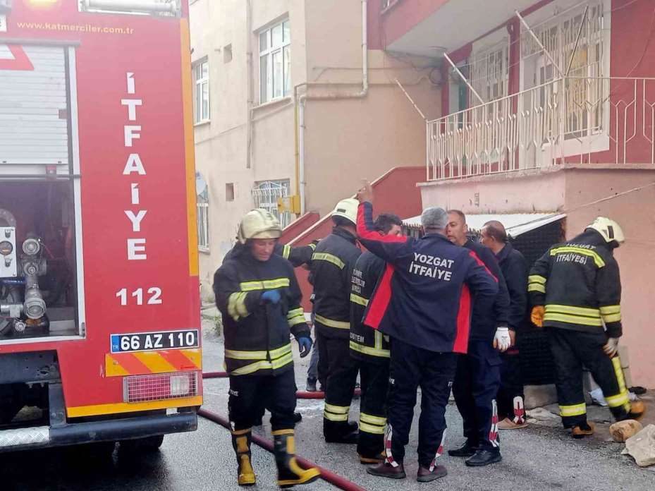 Ateşle oyun evi kullanılmaz hale getirdi