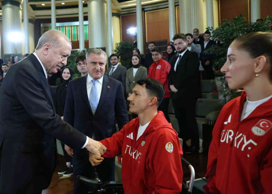 Cumhurbaşkanı Erdoğan: "Terörsüz Türkiye kavşağını inşallah suhuletle döndükten sonra Türkiye Yüzyılı menziline çok daha hızlı ulaşacağız"