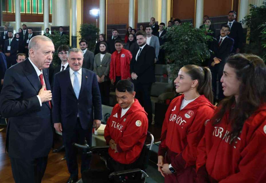 Cumhurbaşkanı Erdoğan: "Terörsüz Türkiye kavşağını inşallah suhuletle döndükten sonra Türkiye Yüzyılı menziline çok daha hızlı ulaşacağız"