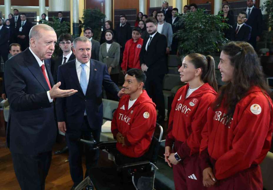 Cumhurbaşkanı Erdoğan: "Terörsüz Türkiye kavşağını inşallah suhuletle döndükten sonra Türkiye Yüzyılı menziline çok daha hızlı ulaşacağız"