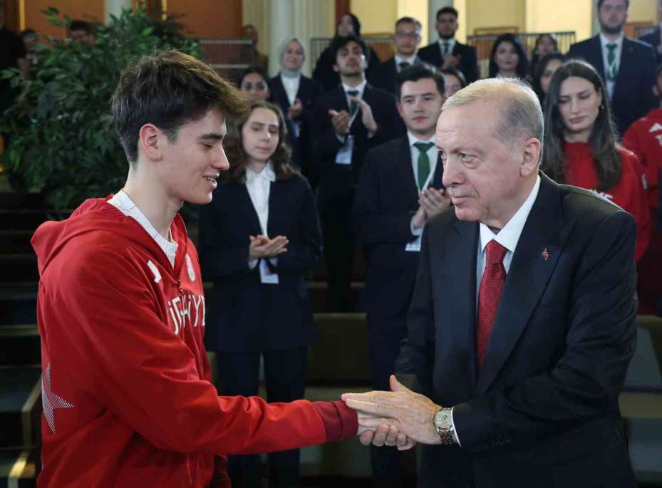 Cumhurbaşkanı Erdoğan: "Terörsüz Türkiye kavşağını inşallah suhuletle döndükten sonra Türkiye Yüzyılı menziline çok daha hızlı ulaşacağız"