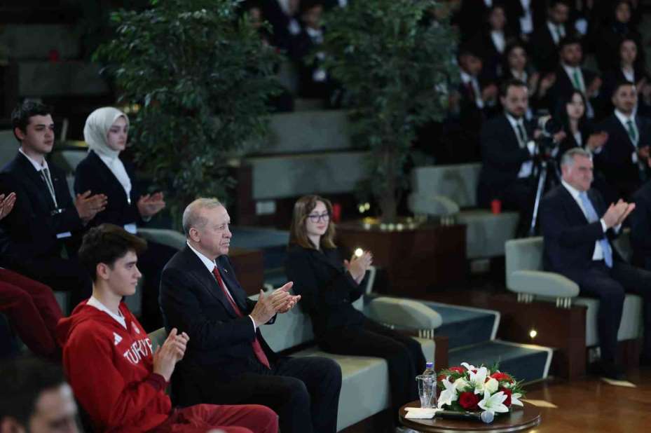 Cumhurbaşkanı Erdoğan: "Terörsüz Türkiye kavşağını inşallah suhuletle döndükten sonra Türkiye Yüzyılı menziline çok daha hızlı ulaşacağız"