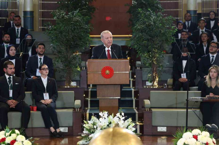 Cumhurbaşkanı Erdoğan: "Terörsüz Türkiye kavşağını inşallah suhuletle döndükten sonra Türkiye Yüzyılı menziline çok daha hızlı ulaşacağız"
