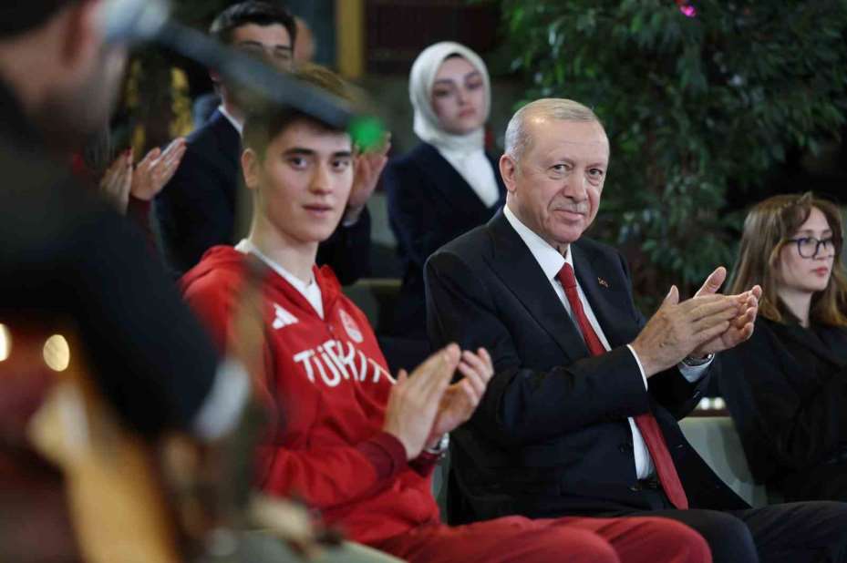 Cumhurbaşkanı Erdoğan: "Terörsüz Türkiye kavşağını inşallah suhuletle döndükten sonra Türkiye Yüzyılı menziline çok daha hızlı ulaşacağız"