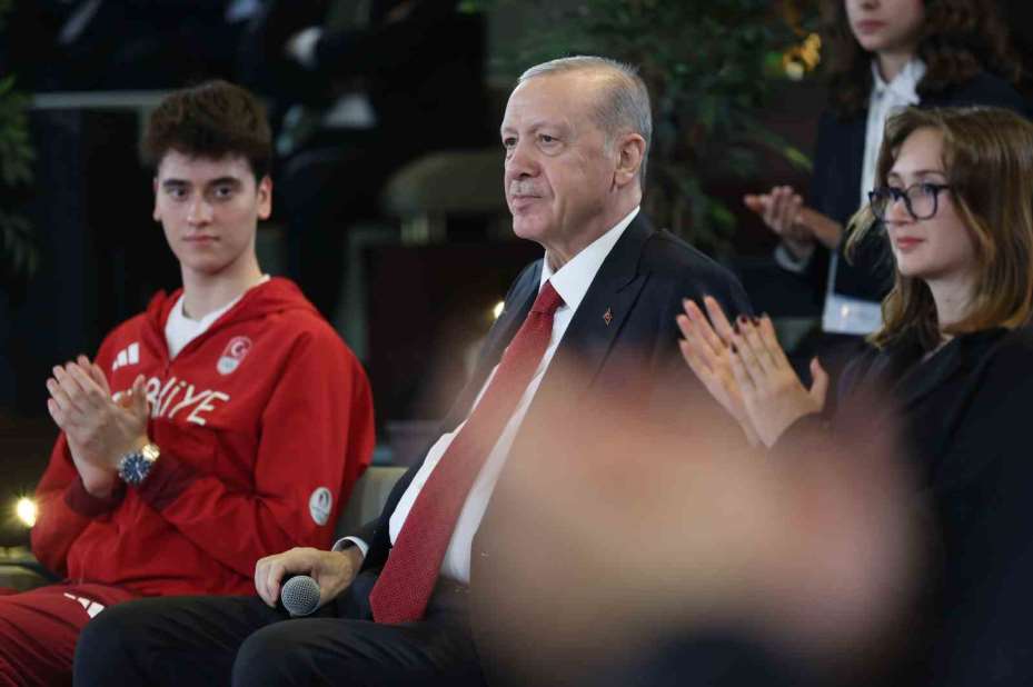 Cumhurbaşkanı Erdoğan: "Terörsüz Türkiye kavşağını inşallah suhuletle döndükten sonra Türkiye Yüzyılı menziline çok daha hızlı ulaşacağız"