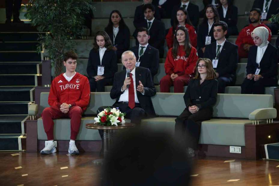 Cumhurbaşkanı Erdoğan: "Terörsüz Türkiye kavşağını inşallah suhuletle döndükten sonra Türkiye Yüzyılı menziline çok daha hızlı ulaşacağız"