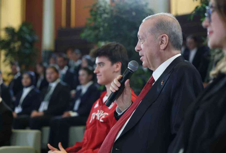 Cumhurbaşkanı Erdoğan: "Terörsüz Türkiye kavşağını inşallah suhuletle döndükten sonra Türkiye Yüzyılı menziline çok daha hızlı ulaşacağız"