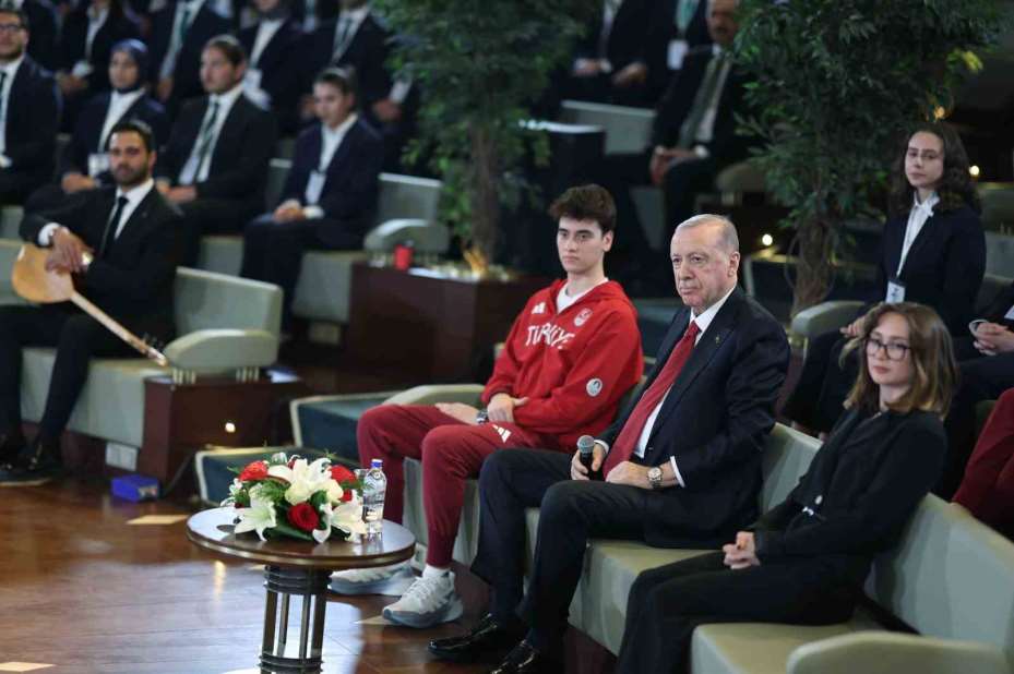 Cumhurbaşkanı Erdoğan: "Terörsüz Türkiye kavşağını inşallah suhuletle döndükten sonra Türkiye Yüzyılı menziline çok daha hızlı ulaşacağız"