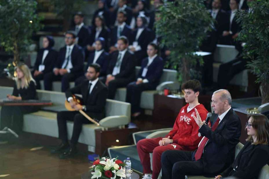 Cumhurbaşkanı Erdoğan: "Terörsüz Türkiye kavşağını inşallah suhuletle döndükten sonra Türkiye Yüzyılı menziline çok daha hızlı ulaşacağız"