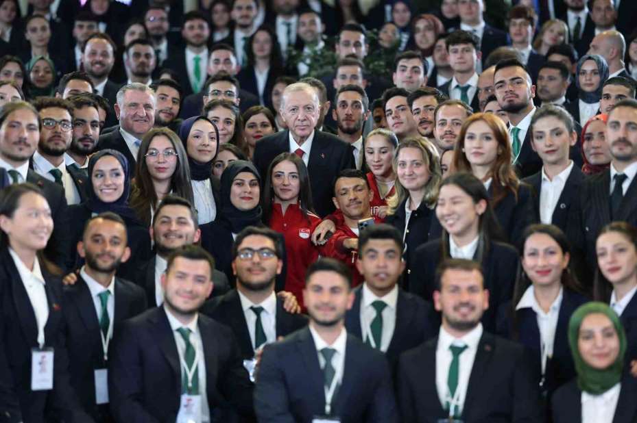 Cumhurbaşkanı Erdoğan: "Terörsüz Türkiye kavşağını inşallah suhuletle döndükten sonra Türkiye Yüzyılı menziline çok daha hızlı ulaşacağız"
