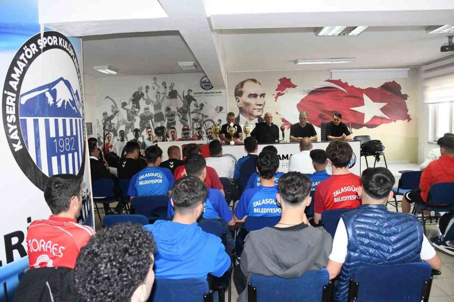 Kayseri Süper U-18 Ligi şampiyonları kupalarını aldı