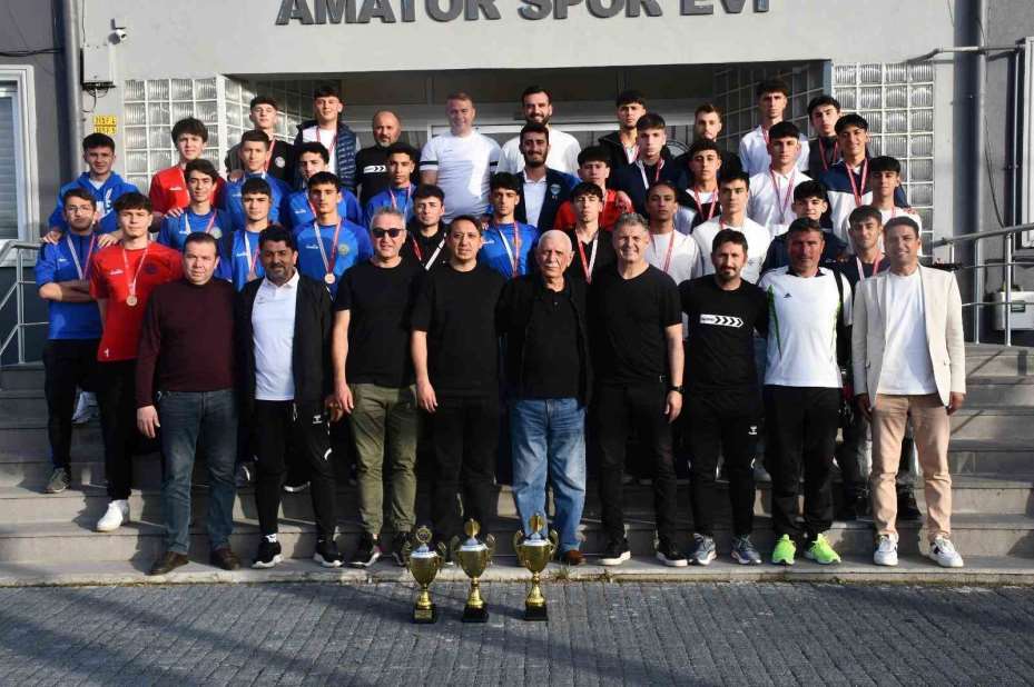 Kayseri Süper U-18 Ligi şampiyonları kupalarını aldı