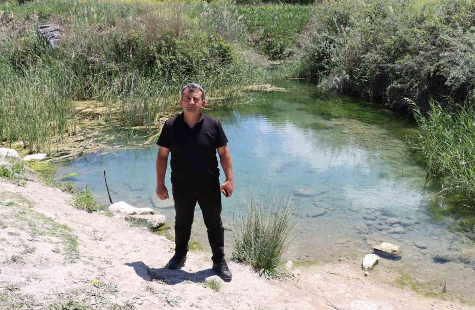 (ÖZEL) Tarihi hamam kalıntıları arasındaki süs balıklarını kaçak avlayanlara suç üstü