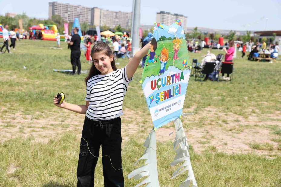 Büyükşehir, baharın renklerini uçurtmalarla gökyüzüne yansıttı