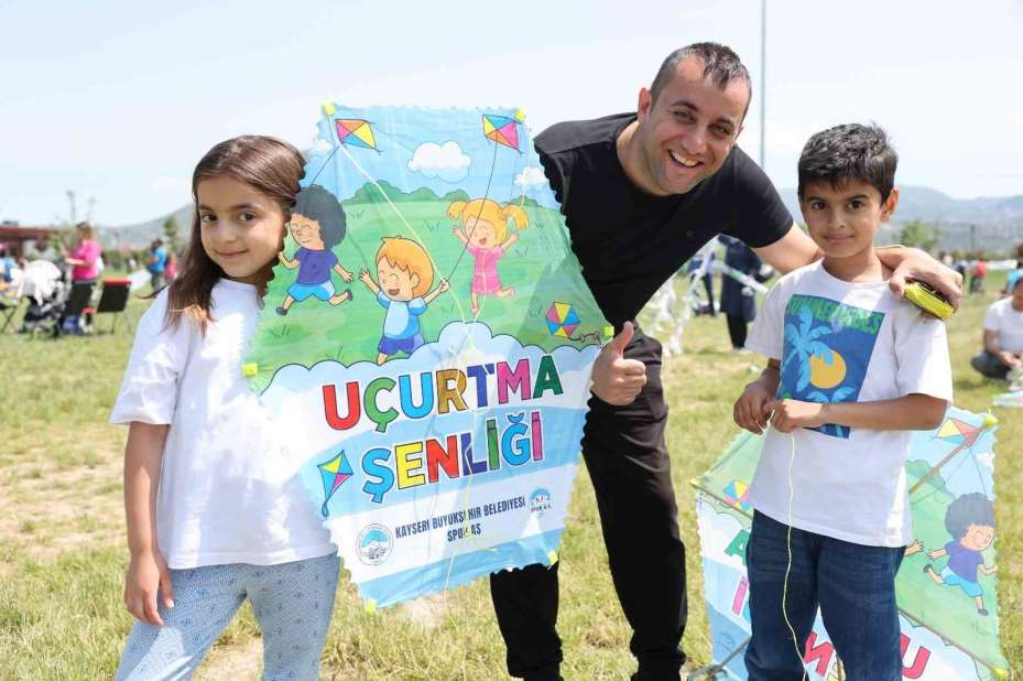 Büyükşehir, baharın renklerini uçurtmalarla gökyüzüne yansıttı