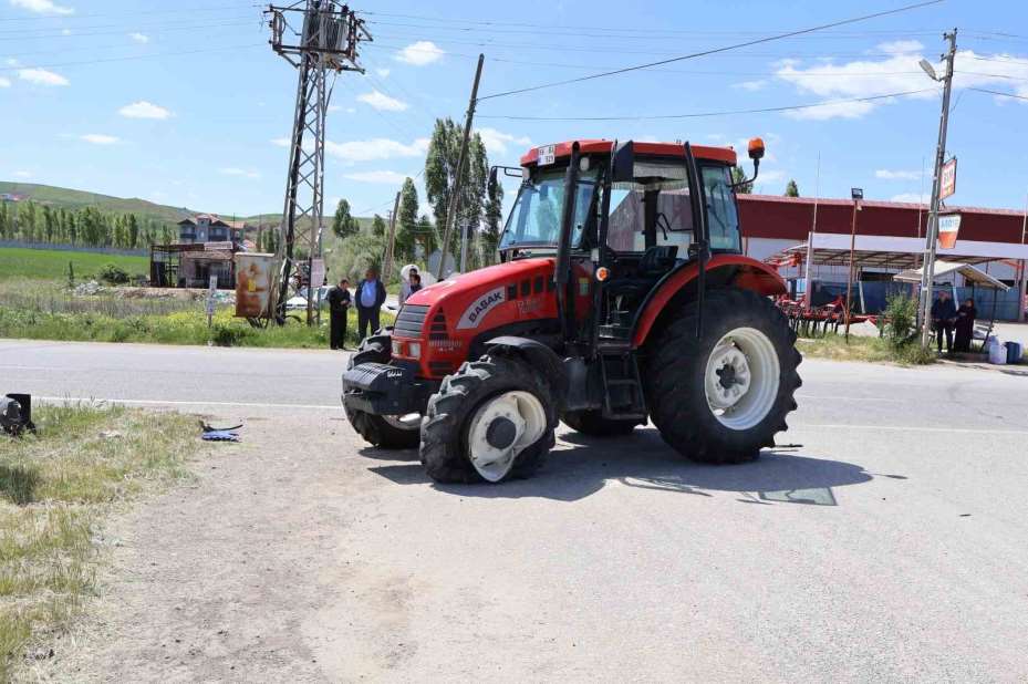 Saraykent’te traktörle otomobil çarpıştı: 3 yaralı
