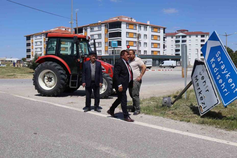 Saraykent’te traktörle otomobil çarpıştı: 3 yaralı