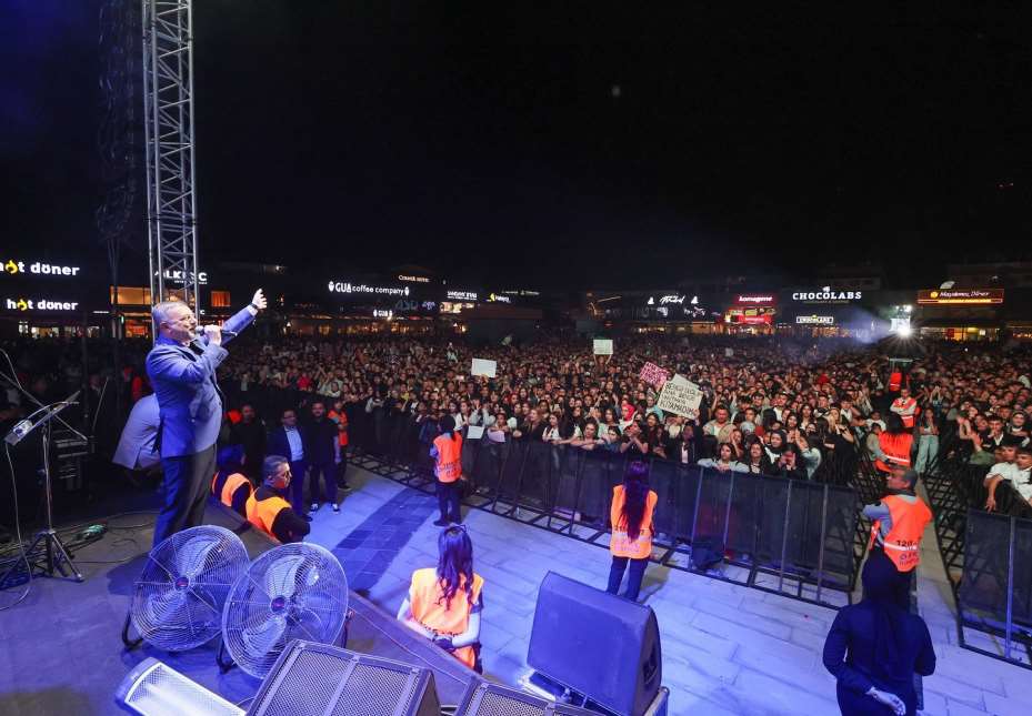Arasta Sincan’da Bengü ve Mustafa Taş konseri