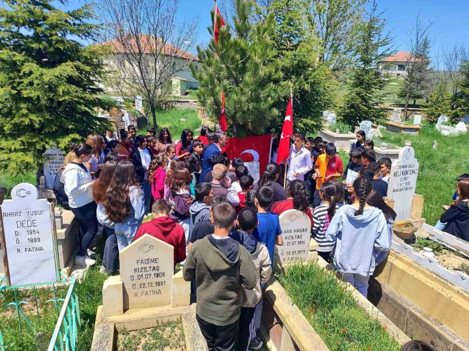 Tomarzalı şehit Urhan, mezarı başında anıldı