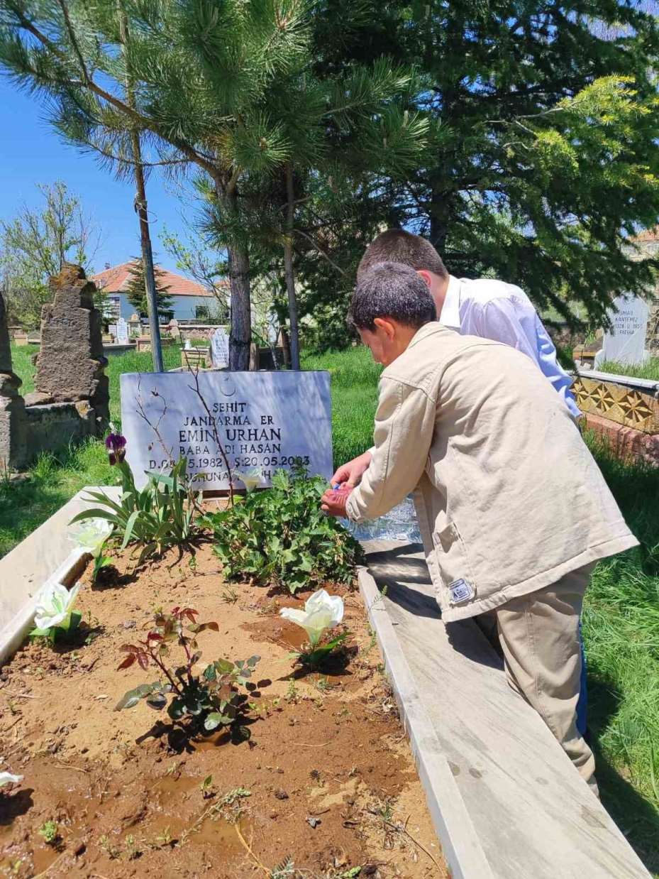 Tomarzalı şehit Urhan, mezarı başında anıldı