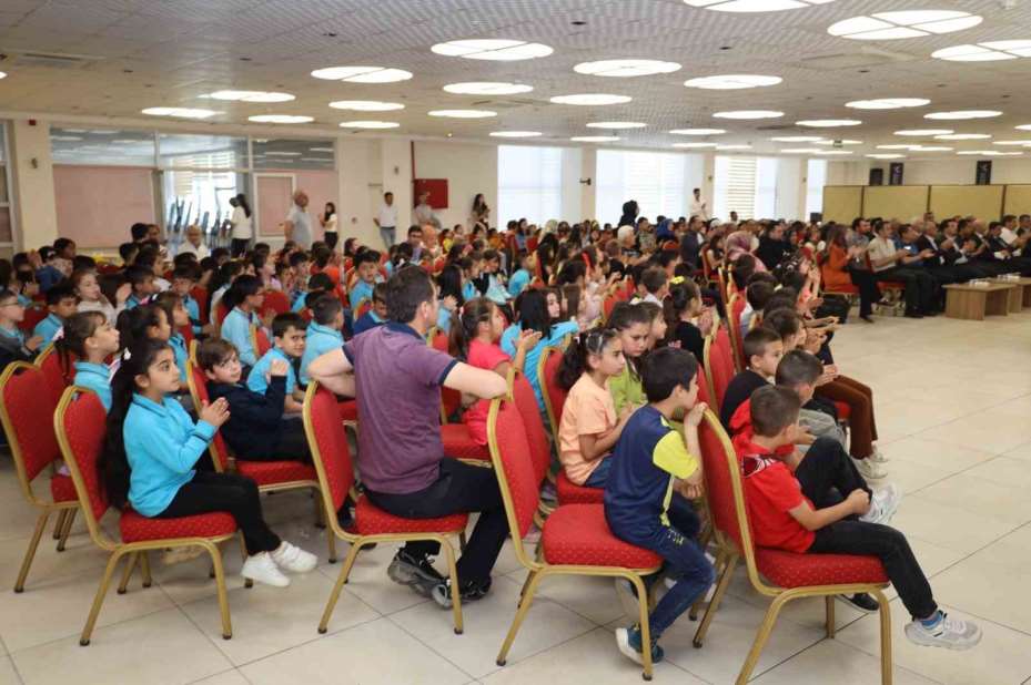 Yahyalı’da Robotik Kodlama ve Teknoloji Zirvesi gerçekleştirildi