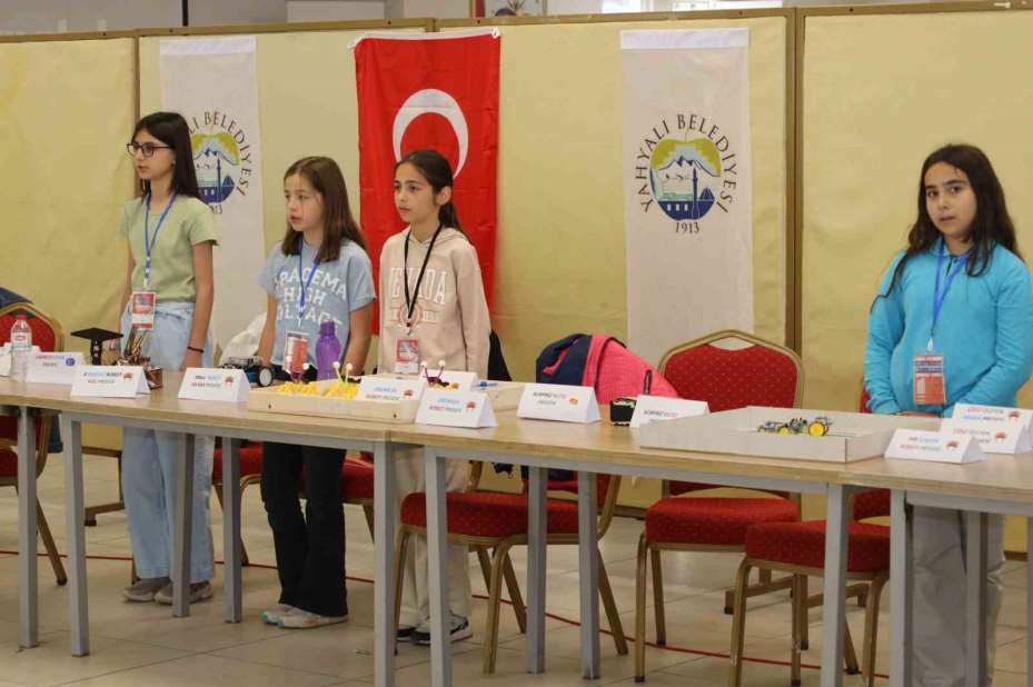 Yahyalı’da Robotik Kodlama ve Teknoloji Zirvesi gerçekleştirildi