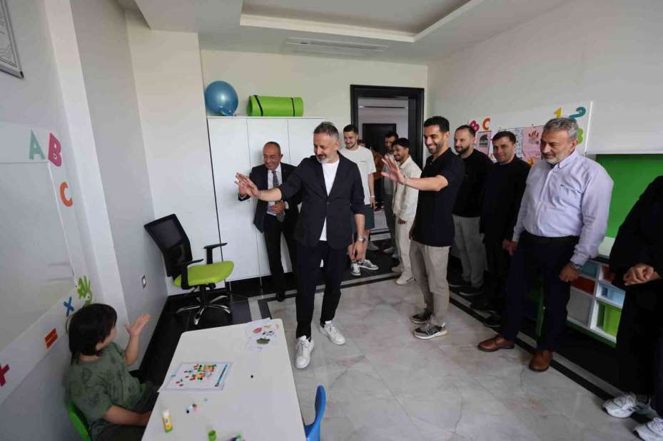 Konyaspor’dan özel çocuklara ziyaret