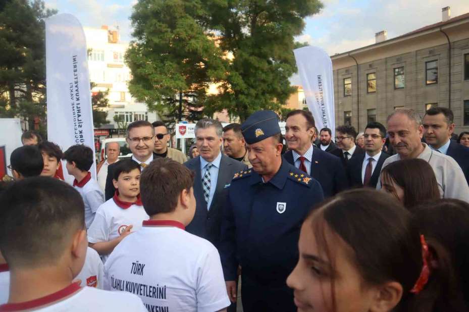 Türk Silahlı Kuvvetlerini Güçlendirme Vakfı dev kortejle tanıtıldı